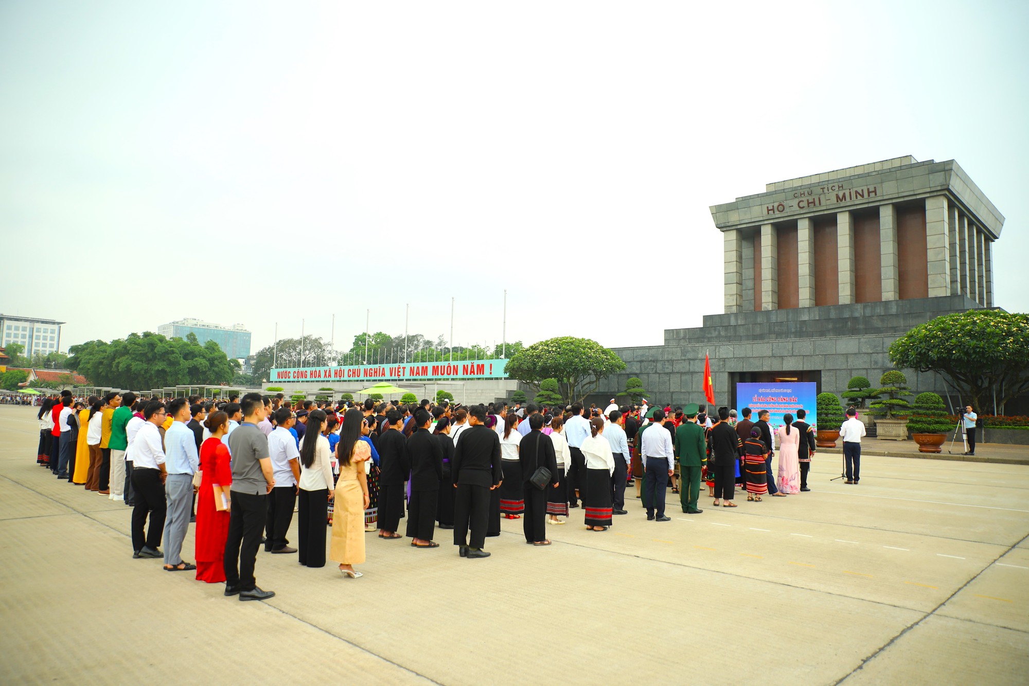 [Ảnh] Lễ báo công dâng Bác của Đoàn đại biểu già làng, trưởng bản, nghệ nhân các dân tộc Việt Nam