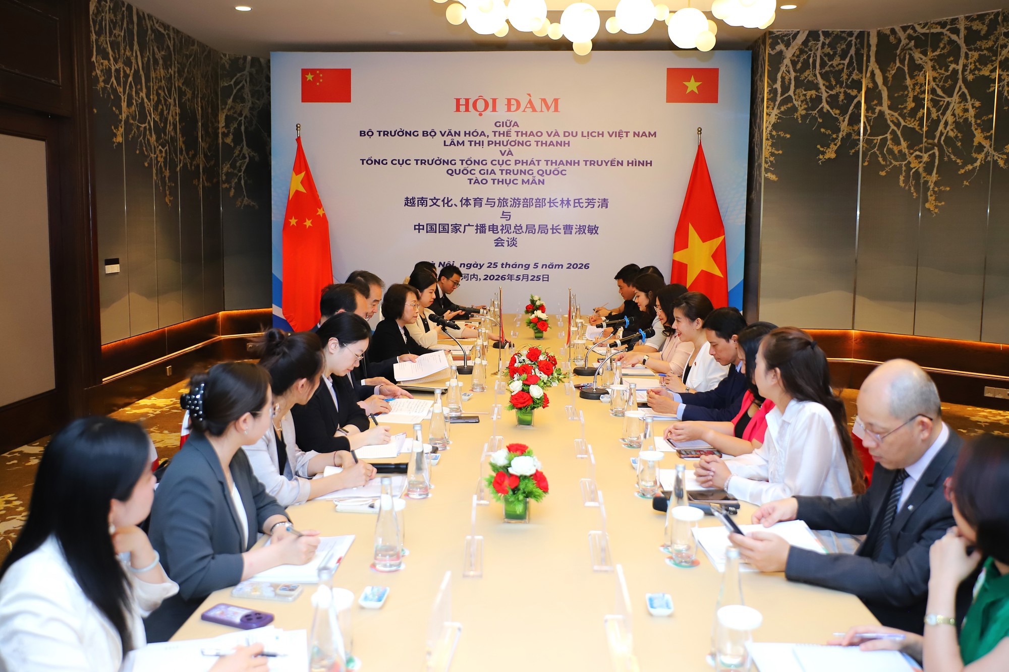 [Ảnh] Hội đàm giữa Bộ trưởng Bộ Văn hóa, Thể thao và Vin777 euro 2025 Lâm Thị Phương Thanh và Tổng cục trưởng Tổng cục Phát thanh truyền hình quốc gia Trung Quốc