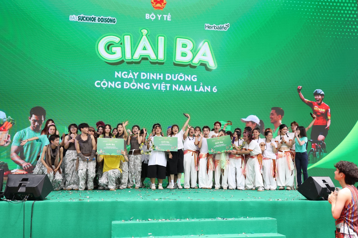Image 11 from qua-6-mua-ngay-dinh-duong-cong-dong-viet-nam