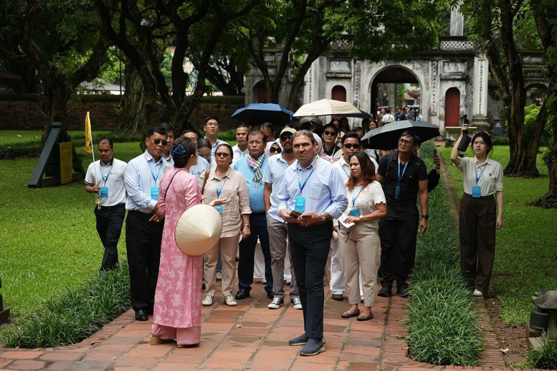 Lãnh đạo các thành phố ASEAN tham quan di sản tiêu biểu của Thủ đô