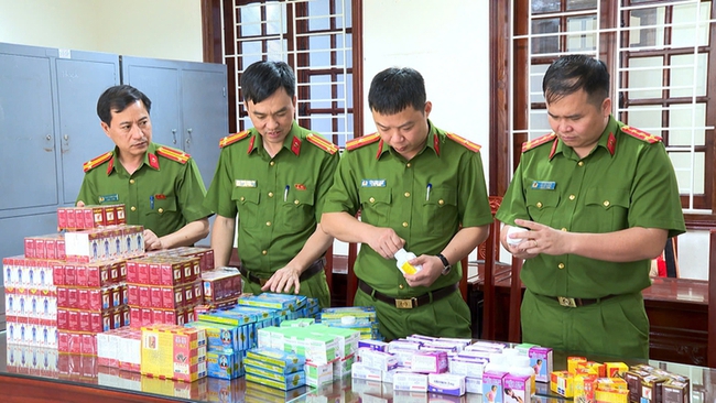 Thủ tướng yêu cầu xử lý nghiêm việc cá nhân, nghệ sĩ, người nổi tiếng quảng cáo sai sự thật - Ảnh 1.